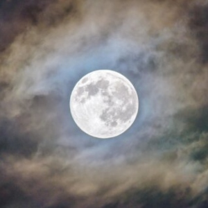 Full Moon Astrology Forecast: December 18, 2021