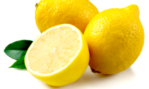 6 Splendid Reasons to Drink Hot Lemon Water