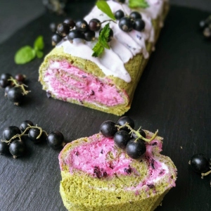 Peppermint & Blackcurrant Cake Roll